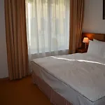 De La Couronne Hotel 3*