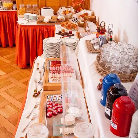 Hotel De La Couronne 3*