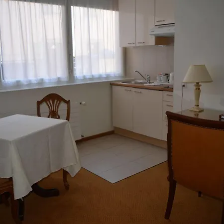 Hotel De La Couronne 3*