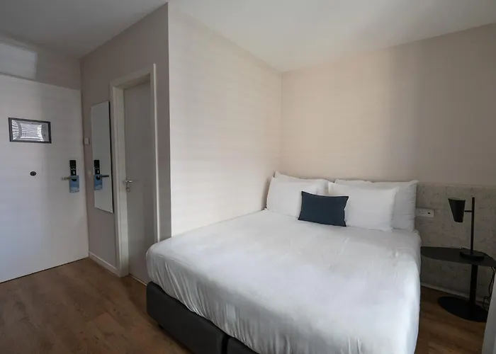 Otel De La Couronne 3*