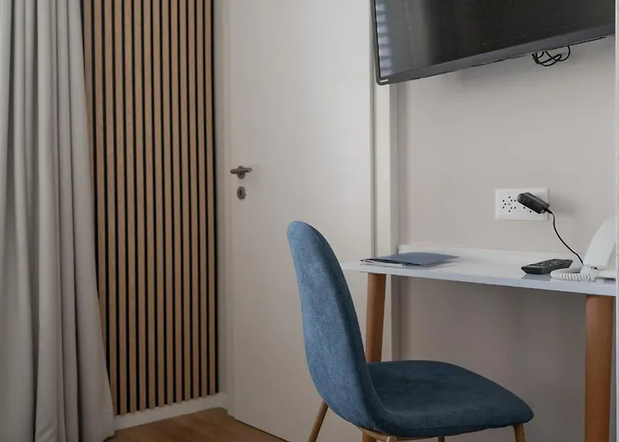 Otel De La Couronne 3*