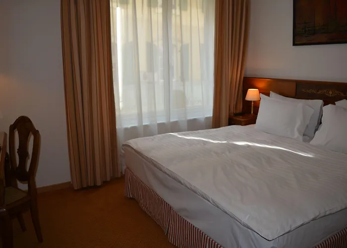 De La Couronne Hotel 3*