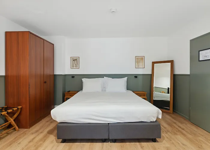 酒店 De La Couronne 3*