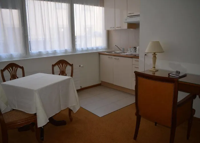 Otel De La Couronne 3*