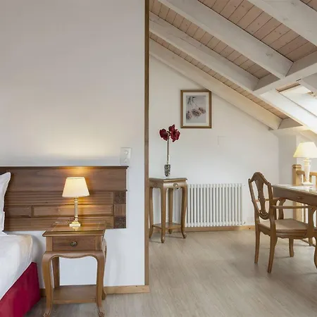 Hotel De La Couronne 3*