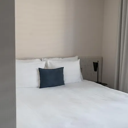 De La Couronne 3* مورغز