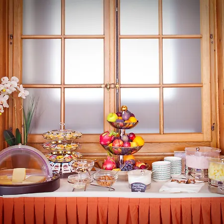 De La Couronne Hotel 3*