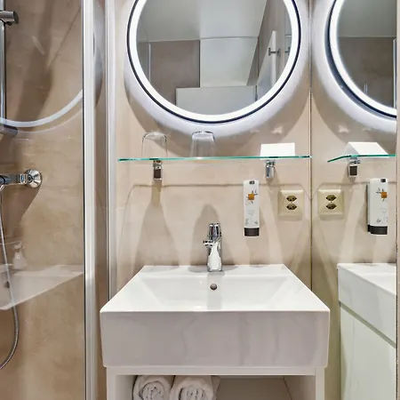 De La Couronne Hotel 3*